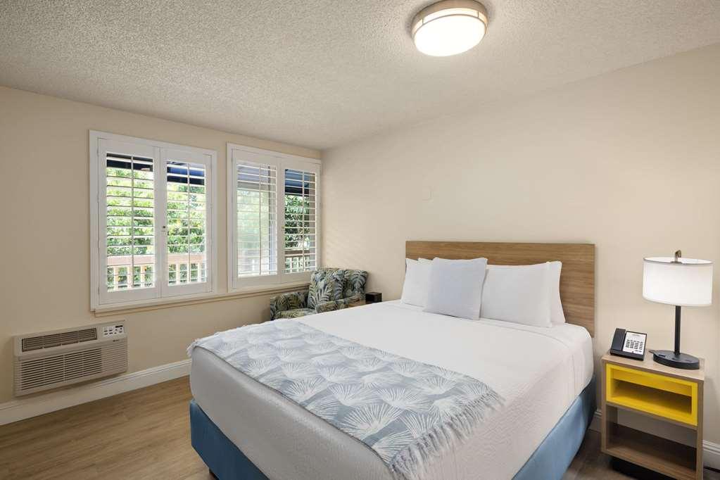 Days Inn By Wyndham Maui Oceanfront Wailea  Rum bild