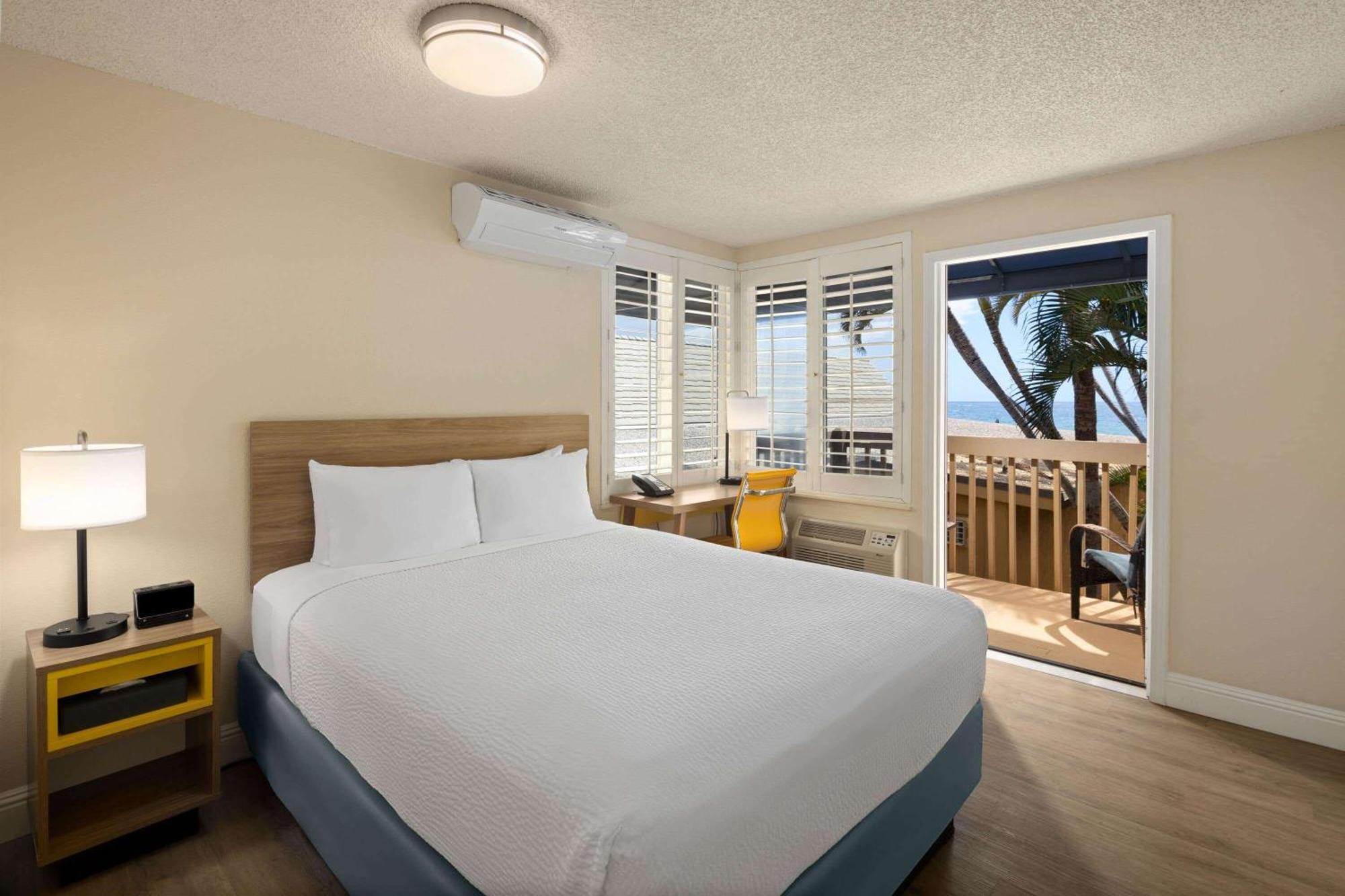 Days Inn By Wyndham Maui Oceanfront Wailea  Exteriör bild